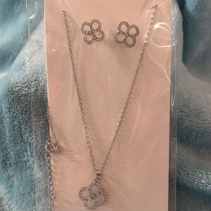 Silver & White Flower Jewelry Set